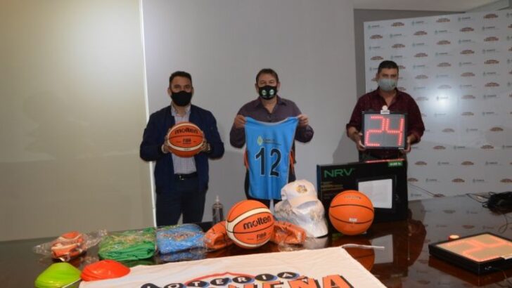 Castelli: Lotería Chaqueña entregó elementos deportivos a la escuela de básquet Tatucitos