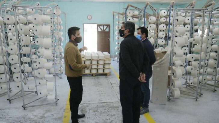 Chaco Reactiva: el gobernador Capitanich visitó una planta textil y otra de faena y chacinados