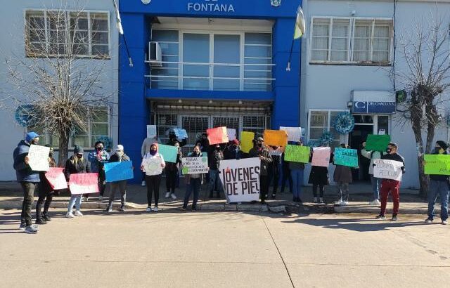 En Fontana, la organización Jóvenes de Pie exigió la implementación de políticas ambientales