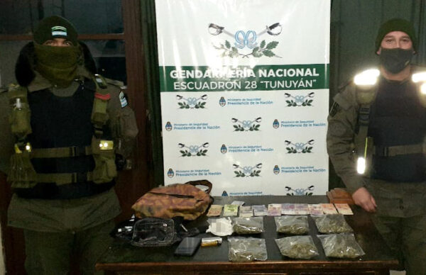Mendoza: Gendarmería detuvo a pasajero con marihuana en su mochila 1