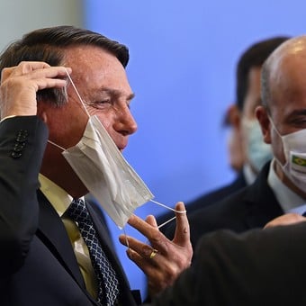 Multaron a Bolsonaro por no usar barbijo 2