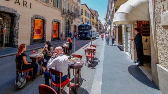 Pandemia: Italia reabre estadios, bares y restaurantes en todo el país