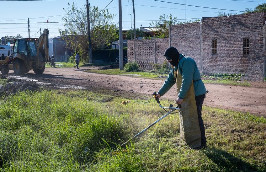 Saneamiento Ambiental: el Equipo Hábitat continúa recuperando espacios públicos en el Gran Resistencia