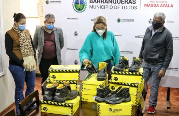 Barranqueras: el municipio hizo entrega de borcegos de seguridad a la GUM 1