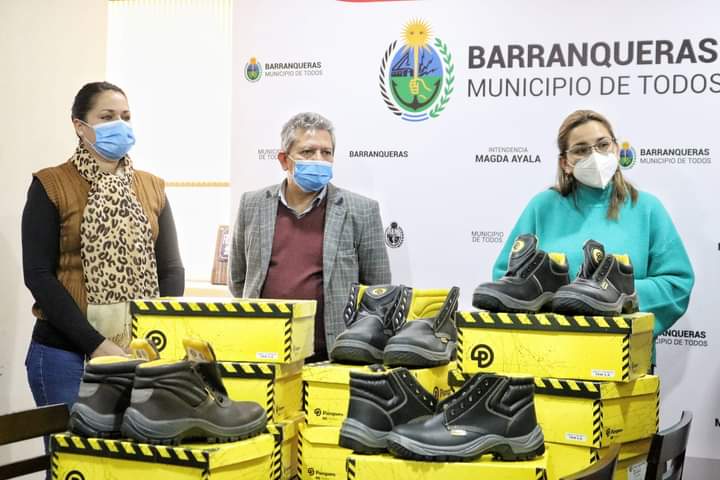 Barranqueras: el municipio hizo entrega de borcegos de seguridad a la GUM