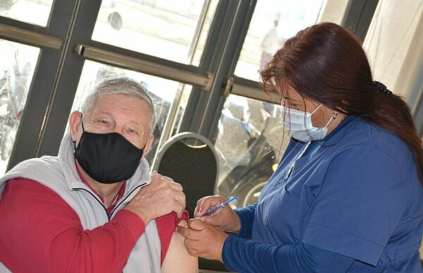 Campaña de vacunación en Chaco: de las 500 mil personas inmunizadas, el 97 % evito la enfermedad con la primera dosis
