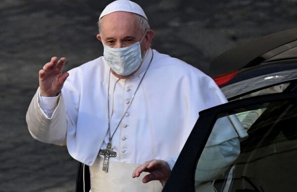 El Papa Francisco, "en buenas condiciones", tras la operación en el colon
