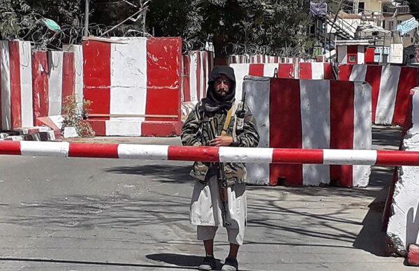 Afganistán: los talibanes controlan la mitad de las capitales y avanzan hacia Kabul 1