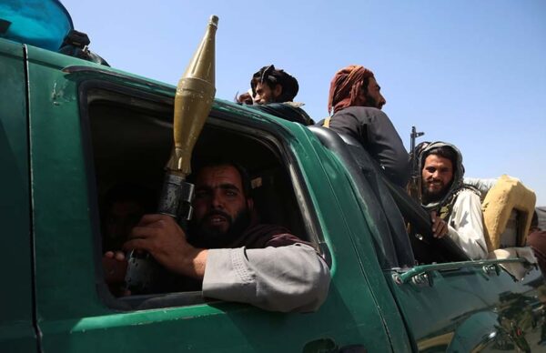Afganistán: los talibanes se quedaron con las armas de EEUU 1