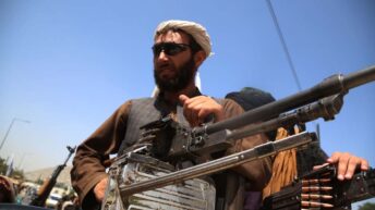 Afganistán: los talibanes se quedaron con las armas de EEUU