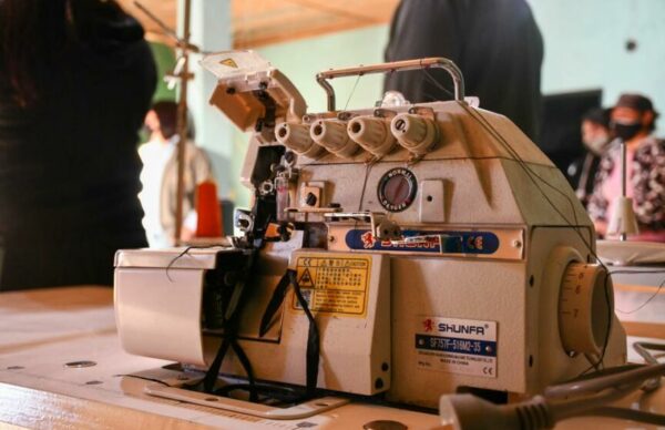 Frente de Todos Chaco: Mariela Quirós recorrió un taller textil de la economía popular 2