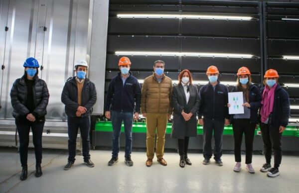 Gracias al régimen de Promoción Industrial, una fábrica de vidrios inició nuevas líneas de producción 3