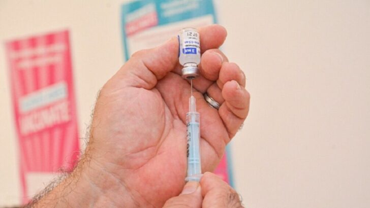 Vacunas combinadas: las provincias se preparan para completar esquemas de vacunación