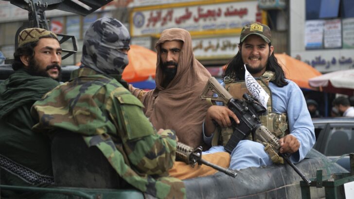 Afganistán: los talibanes ganan terreno, mientras EEUU advierte sobre el riesgo de una guerra civil