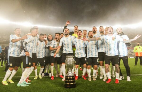 Argentina goleó a Bolivia, y Messi tuvo su noche brillante, con los 3 goles para la selección 1