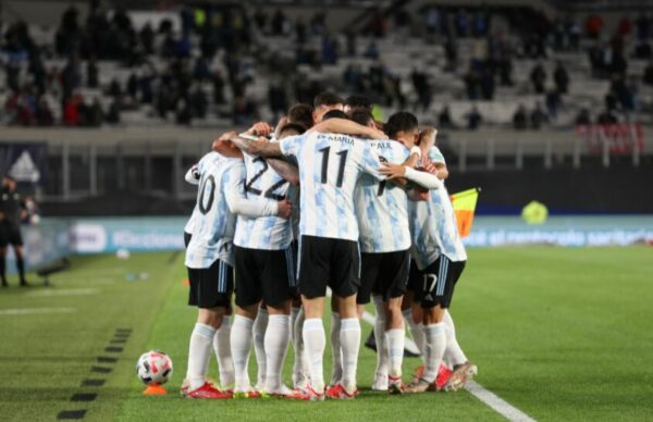 Argentina goleó a Bolivia, y Messi tuvo su noche brillante, con los 3 goles para la selección 2