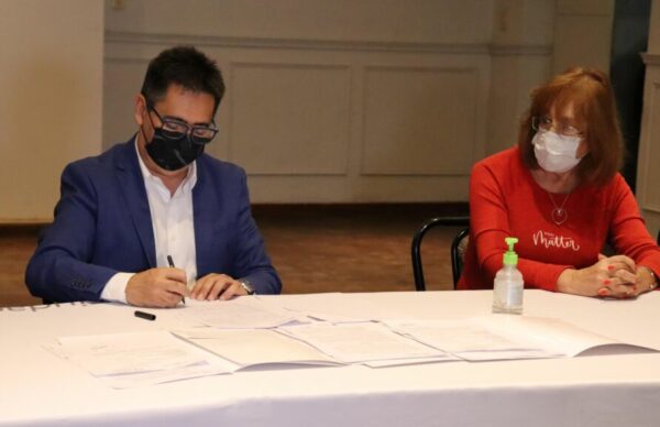 “Club al Día”: Gustavo Martínez firmó convenios con cuatro clubes para el canje de deudas a cambio de difusión de campañas contra la violencia de género 2