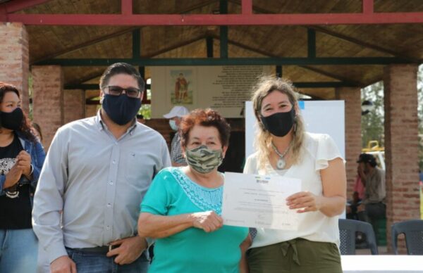 Colonia Baranda: Marta Soneira entregó 144 certificados RUBH 1