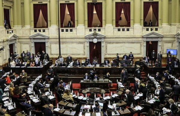 Congreso: el oficialismo en Diputados busca deliberar en el recinto, pero la oposición ahora se opone