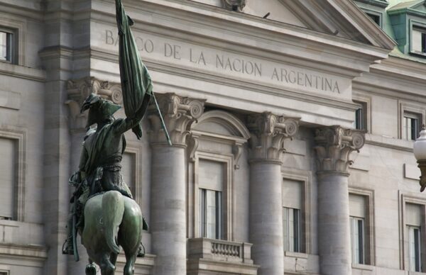 Denuncian que un bono de Macri causó un perjuicio de $140.000 millones al Banco Nación 1