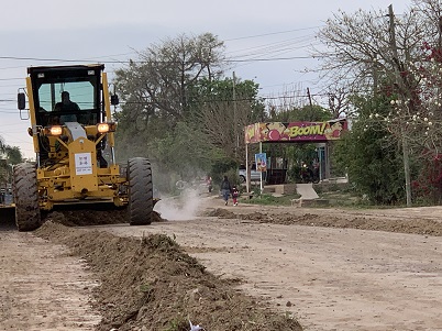El Municipio capitalino realizó un nuevo operativo de mantenimiento de calles de tierra en Villa Luisa