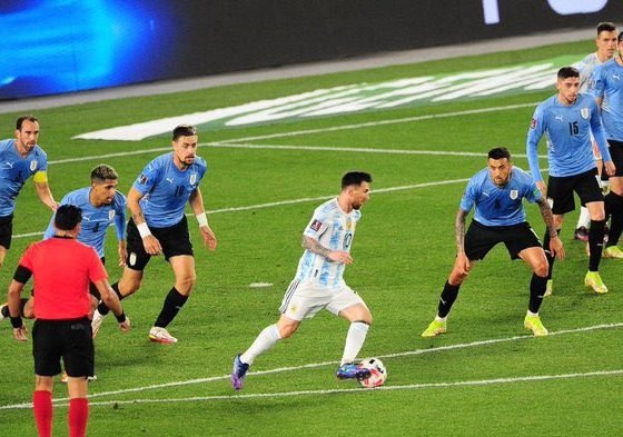 Argentina goleó a Uruguay y está cada vez más cerca de Qatar