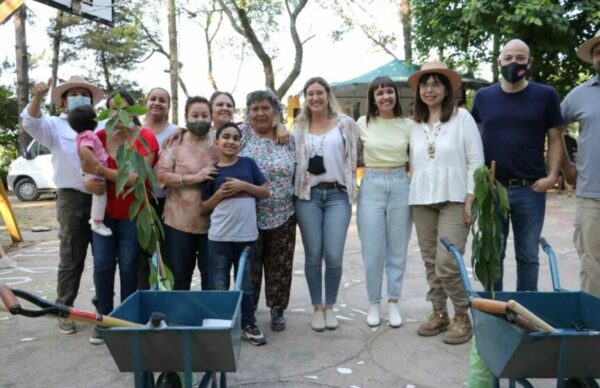 Mariela Quirós: “Vine a reiterar mi compromiso con estas trabajadoras, con la posibilidad de contribuir a la promoción del desarrollo agrícola” 1