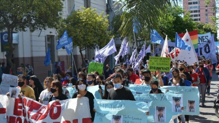 Multitudinaria marcha por el femicidio de Marilú Robledo culminó en una reunión con la vicegobernadora