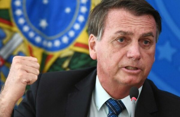 Por no cumplir las medidas de seguridad sanitaria Bolsonaro no pudo presenciar el partido Santos-Gremio 1