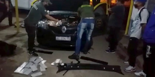 Salta: Gendarmería incautó mas de 19 kilos de cocaína de un taxi 2
