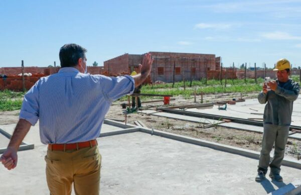 Capitanich supervisó el avance en la construcción de viviendas en el Nuevo sur Resistencia 2