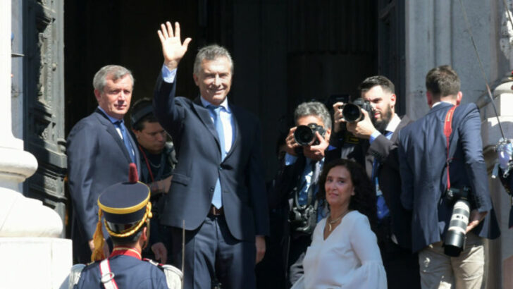 Espionaje ilegal a los familiares del ARA San Juan: revocaron la prohibición judicial a Mauricio Macri para salir del país
