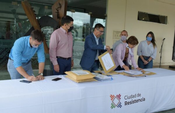 Gustavo Martínez encabezó la apertura de sobres para la remodelación integral del Parque Urbano Laguna Argüello