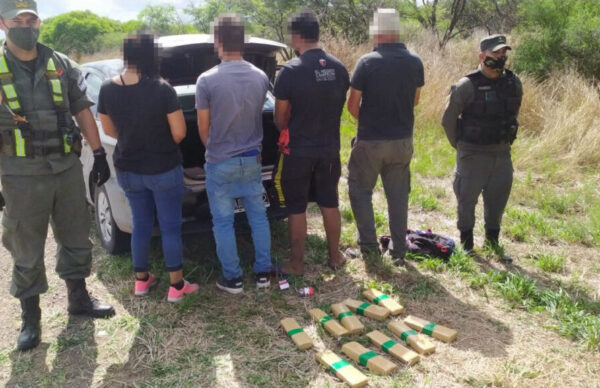 Santiago del Estero: Gendarmería secuestró más de 55 kilos de cocaína y 7 kilos de marihuana dentro de varios dobles fondo 2