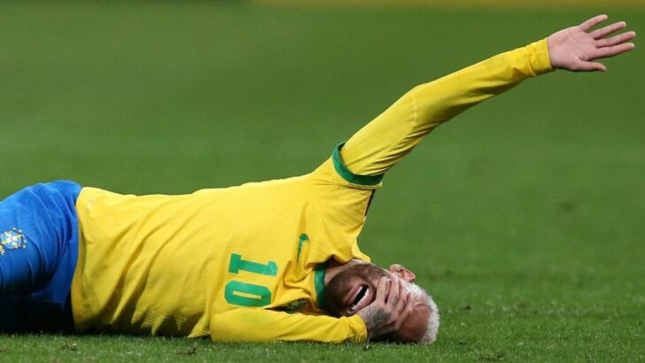 Una molestia en la pierna izquierda deja afuera a Neymar del clásico ante Argentina