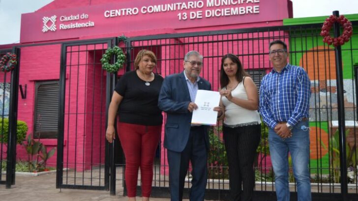 Gustavo acompañó el acto por los 21 años del centro comunitario municipal 13 de Diciembre y recordó a las víctimas de la masacre de Margarita Belén