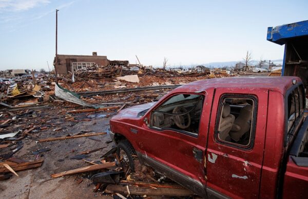 Los tornados en EEUU ya dejaron 94 muertos, mientras hay decenas de desaparecidos 1