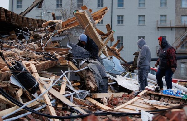 Los tornados en EEUU ya dejaron 94 muertos, mientras hay decenas de desaparecidos 2