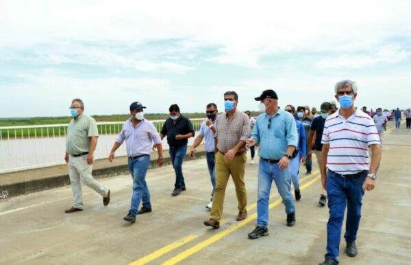 Capitanich supervisó las obras que se ejecutan en Puerto Lavalle para encauzar el río Bermejo 5