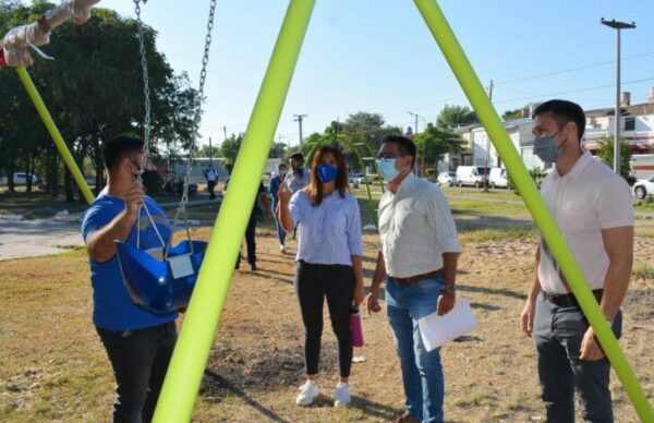 "Resistencia verde": el intendente recorrió las obras de remodelación de la plazoleta San Expedito de villa Don Enrique 1