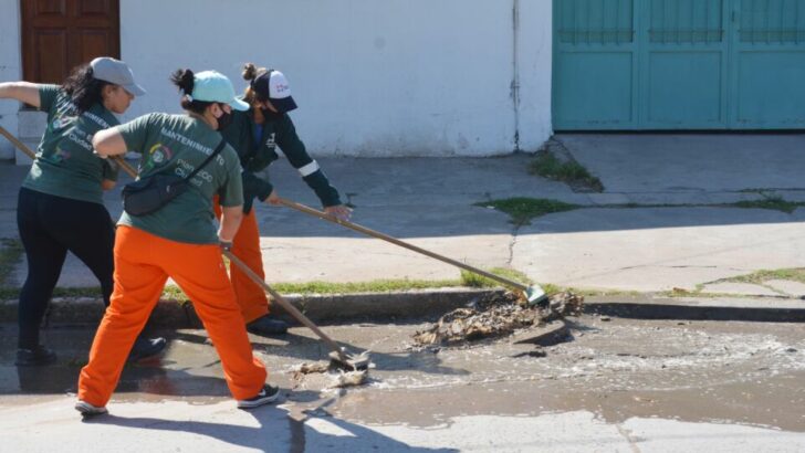 Tras el temporal del fin de semana, realizaron tareas de saneamiento en Villa Alta y Villa María en la capital chaqueña