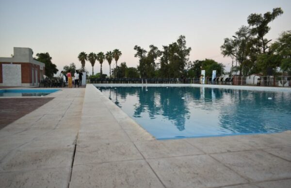 Villa Berthet: se inauguró un complejo natatorio en el polideportivo municipal 2