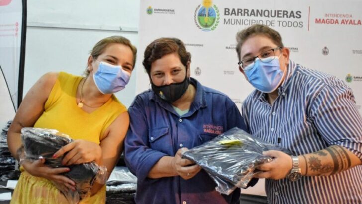 Barranqueras: la familia municipal recibió indumentaria