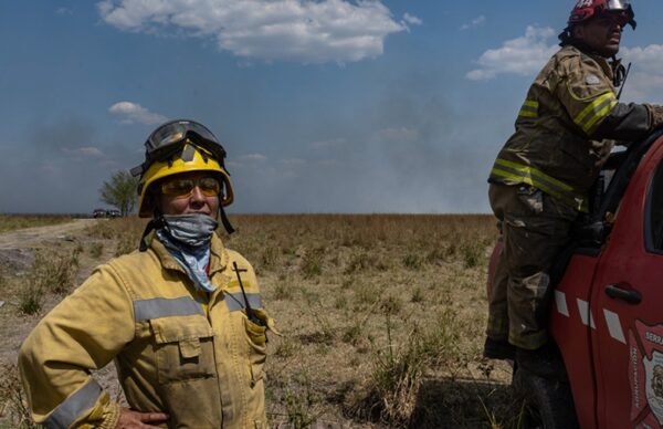 Corrientes en llamas: Brigadistas de 6 provincias buscan contener los incendios forestales