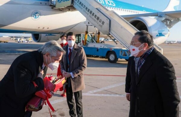 Gira presidencial: Alberto llegó a China para reunirse con Xi Jinping y participar de la apertura de los JJOO 1