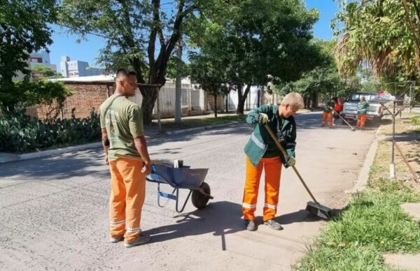 Resistencia: el Municipio realizó un operativo de limpieza integral en los barrios Asunción y Villa Puppo 1
