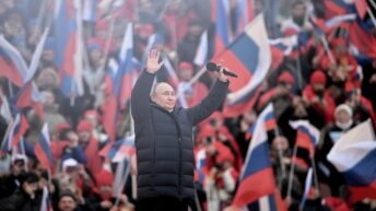 A poco más de un mes del inicio de los ataques, se disparó la aprobación popular de Putin en Rusia