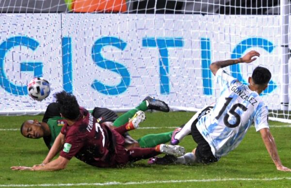 Argentina derrotó a Venezuela con Messi como figura 1