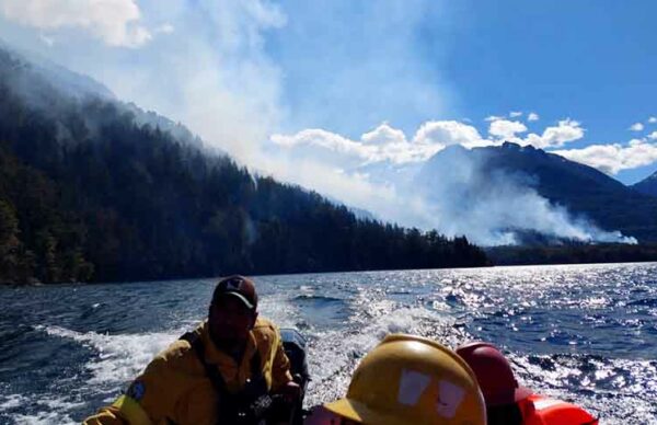 Bariloche: el incendio del Complejo Lago Martín es el único activo del país