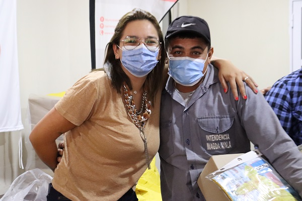 Barranqueras: Magda Ayala entregó equipos de lluvia para agentes de obras y servicios públicos